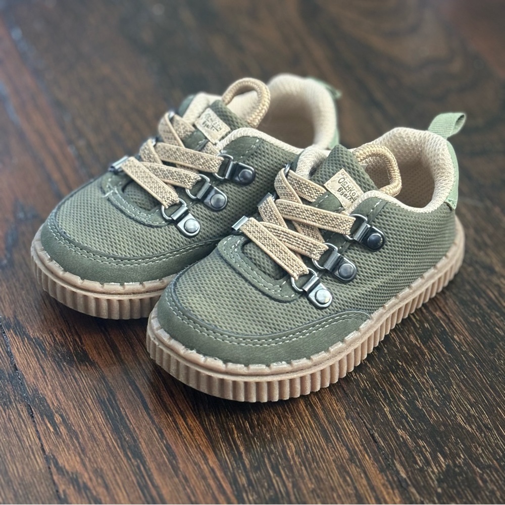 Like New! Oshkosh B’gosh Toddler Sneakers